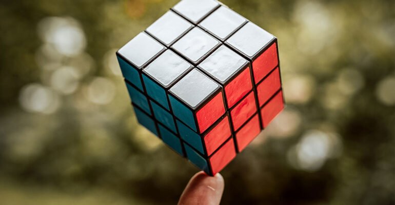 ازاي-تحقق-التوازن-في-حياتك-المالية---منصة-ادخار